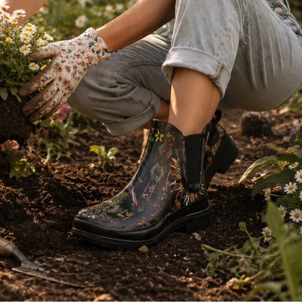 Black & Multi Paisley Printed Gardening / Outdoor / Rain Boots
